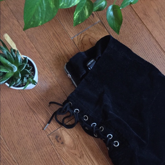 Black tie up corduroy skirt - Picture 3 of 3